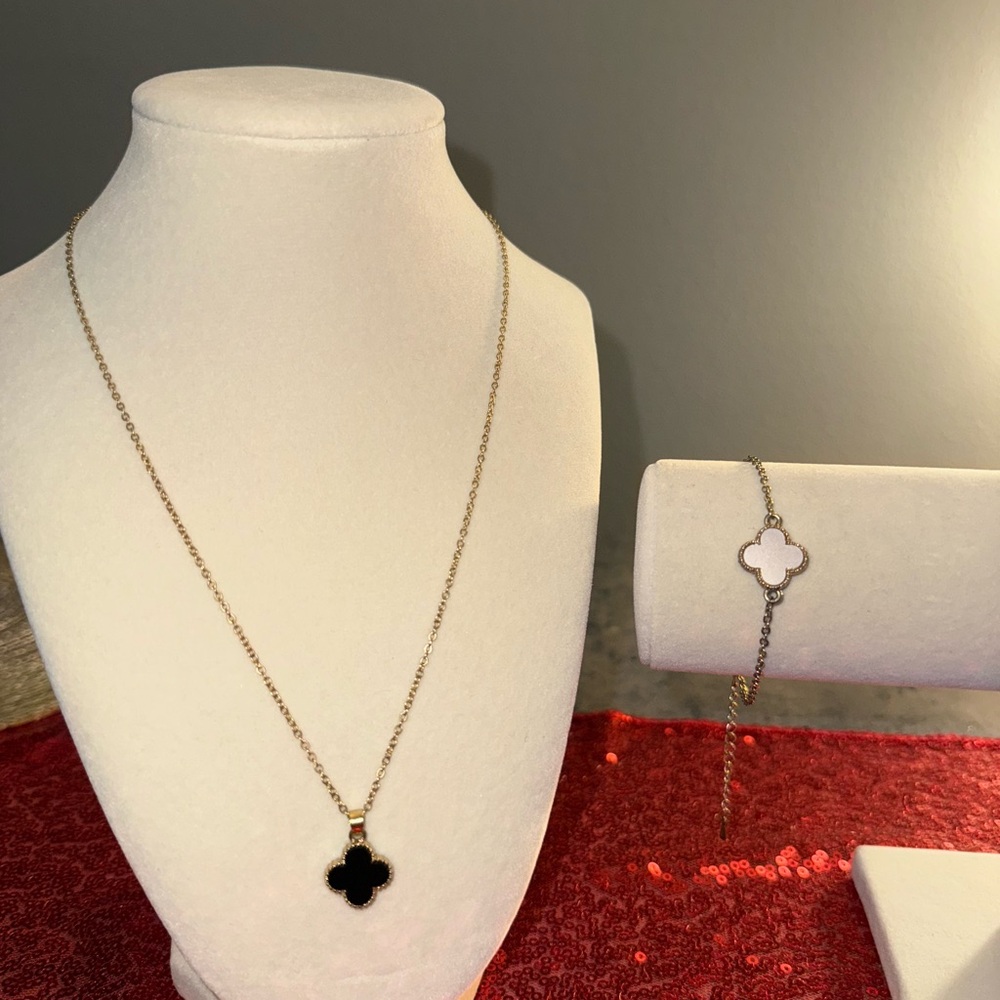 Elegant Black and Gold Necklace and Bracelet Set